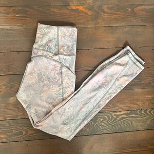 Fabletics! Super cute and comfy full length leggings (XS)(LIGHT GREEN)(LIKE NEW)